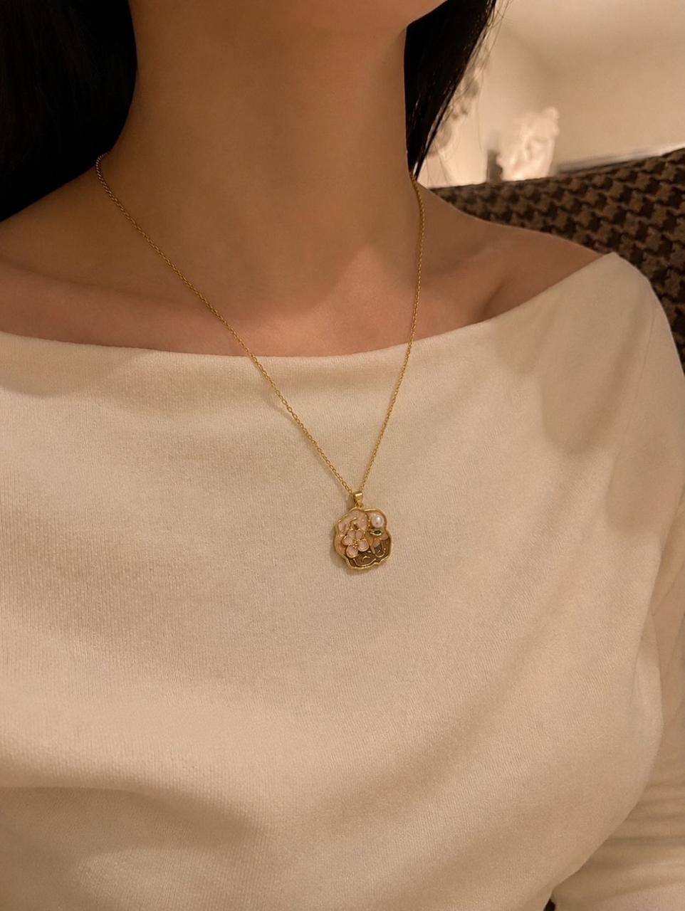 Mocha Bloom Pendant